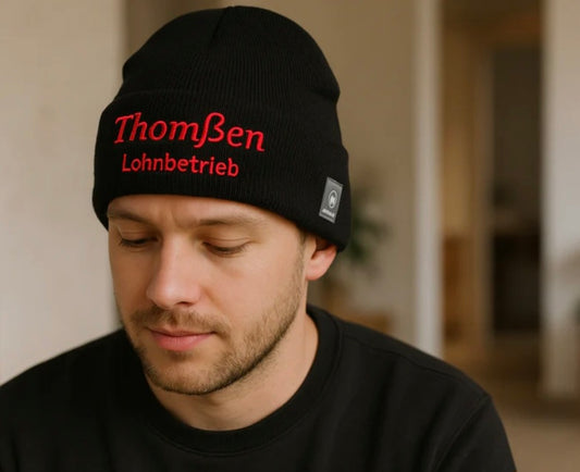 Strickmütze mit individueller Bestickung - ThomBen Beispiel